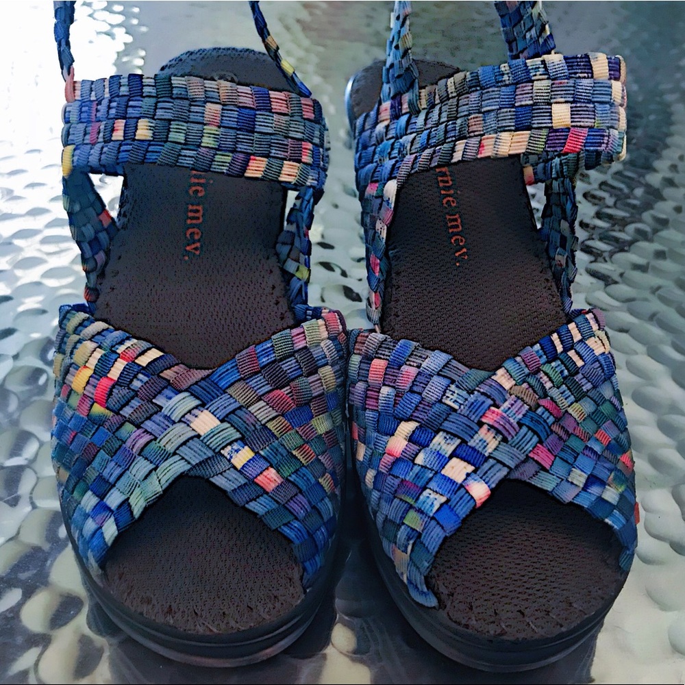 Multicolored woven sandals with heel